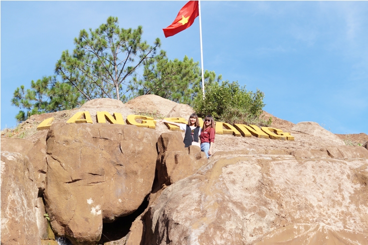 Tại Đường Hầm Đất Sét