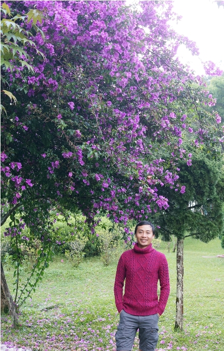 Bên giàn hóa giấy tại Thung Lũng Vàng